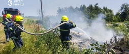 На Вінниччині горіли поля, прибудова у багатоповерхівці та навіть вантажівка на ходу