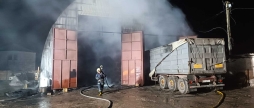 На Вінниччині горів ангар – двох працівників госпіталізували