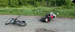 На Вінниччині мотоцикл не розминувся з велосипедом - обидва керманичі в лікарні