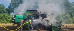 На Вінниччині під час збирання врожаю загорівся комбайн
