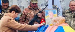 На Вінниччині прощались з колишнім воїном-миротворцем, який загинув на Донеччині