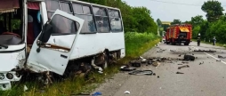 На Вінниччині внаслідок ДТП в салоні легковика затисло людину