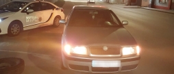 Нетверезий водій Skoda у Вінниці вилетів на острівець безпеки