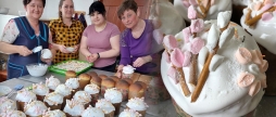 Освітяни Калинівщини випекли для українських захисників майже три тисячі пасок