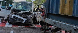 Під Вінницею мікроавтобус зіткнувся з вантажівкою