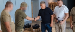Пів сотні FPV-дронів, 10 Mavic 3T із приладом нічного бачення і тепловізійний приціл повезуть з Вінниці на фронт