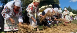 Плести з рогози навчались учасники етнічного вікенду у Щітках