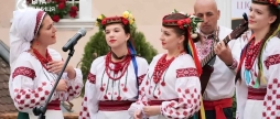 Подільська пісня підкорила Закарпаття успіх ансамблю «З роси й води» на престижному фестивалі