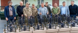 Повнопривідні автівки та 150 FPV-дронів передала Вінниця захисникам на Харківський напрямок