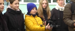 Позашляховик, дрони та смаколики учні Вінницького ліцею №35 підсилили захисників на сході