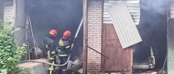 Пожежа у Вінниці - з палаючого гаража врятували чоловіка
