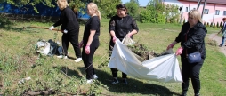 Працівники Калинівської міської ради вийшли на весняну толоку