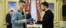 Президент вручив відзнаку «Золоте серце» двом волонтерам із Вінниччини 