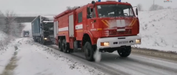 Рятувальники Вінниччини буксирують автівки на трасі та прибирають повалені дерева