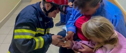 Рятувальники допомогли 10-річній вінничанці зняти металеву шайбу з пальця