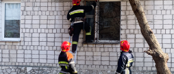 Рятувальники екстрено відчиняли квартири двох літніх вінничанок