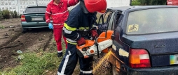 Рятувальники Вінниччини деблокували з автівки водія та пасажира