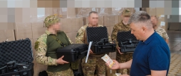 Ще 15 «мавіків» та 80 тисяч сухих душів відправили з Вінниці військовим на фронт