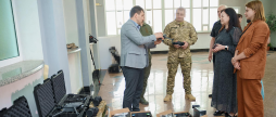 Шістдесят дронів двом військовим частинам передали ще одну партію техніки з Вінниці