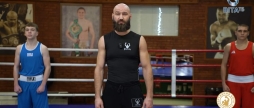 Школа боксу тренування з чемпіоном, професійним боксером Романом Головащенком