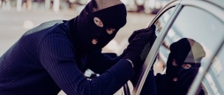 Сів у чуже авто, завів і поїхав з подвір'я на Вінниччині затримали автокрадія