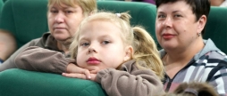 Сто щасливих усмішок для родин захисників та переселенців у Вінниці влаштували особливий кінопоказ