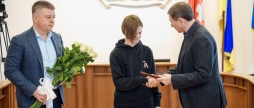 Студентка, яка допомагала постраждалим під час ворожої атаки на Вінницю, отримала медаль