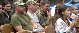 Студенти Вінницького технічного коледжу провели концерт для військових, які проходять реабілітацію