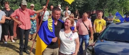 Теплицька громада з радістю зустріла земляка, який повернувся з полону