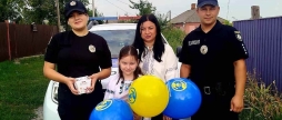 Тульчинську школярку на перший урок відвезли на поліцейському авто