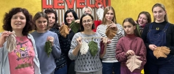 Творчий вечір у «Level 80» вінничани навчились створювати декоративні «Пір’їнки»