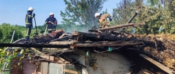 У Барській громаді горів дах господарської будівлі