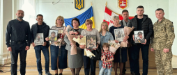 У Бершаді родинам п'яти загиблих Героїв передали нагороди воїнів
