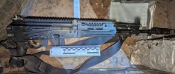 У домашнього насильника з Вінницького району вилучили автоматичну зброю та боєприпаси