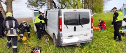 У Калинівці водій Renault Trafic таранив березу, щоб уникнути ДТП з іншим авто