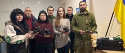 У Хмільнику воїнам-землякам передали дрони та зарядний пристрій Bandera power