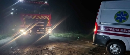 У Літинській громаді автомобіль “швидкої допомоги” застряг у багнюці