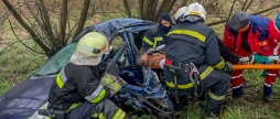 У Літинській громаді деблокували водійку з понівеченого автомобіля