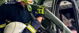 У Літинській громаді рятувальники витягли жінку з понівеченого авто