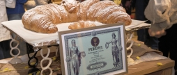 У Львові всі охочі могли скуштувати найбільший круасан України 