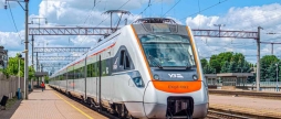 У серпні через Вінницю продовжать курсувати додаткові літні поїзди