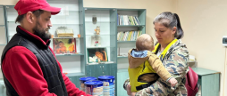 У Вінниці благодійники передали родинам дитячі суміші