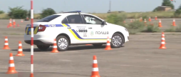 У Вінниці поліція охорони вправлялась у екстремальній їзді
