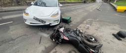 У Вінниці 17-річного мотоцикліста без прав на повороті збила Tesla