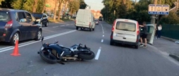 У Вінниці 30-річний мотоцикліст зіткнувся з легковиком