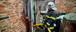 У Вінниці через необережне поводження з вогнем спалахнув житловий будинок