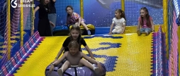 У Вінниці для дітей із табору «ЯМаріуполь.Родина» організували розваги в «Країні мрій»