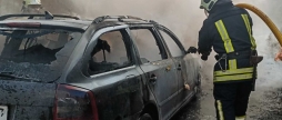 У Вінниці горів легковик – вогонь перекинувся на автівки, припарковані поруч