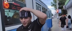 У Вінниці молодики блокували трамваї заради TikTok — поліція попереджає про смертельні тренди