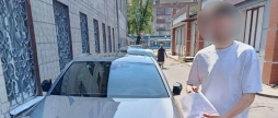 У Вінниці оштрафували водія BMW, який дозволив пасажирам вилазити на вікна під час руху авто
